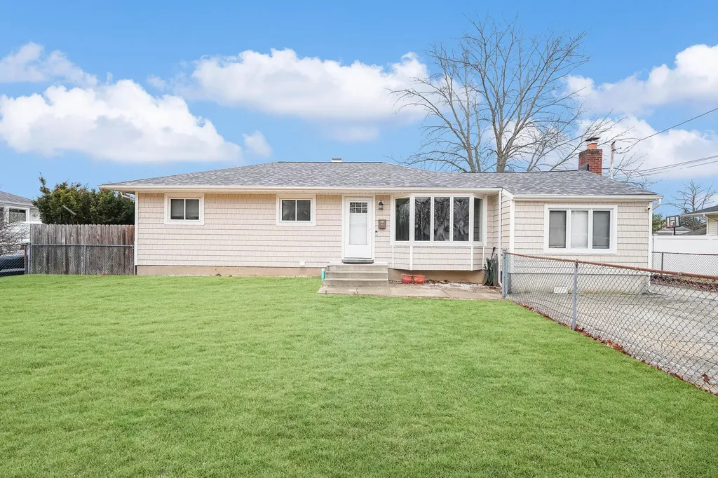 211 Holbrook Road Brookhaven NY 11779