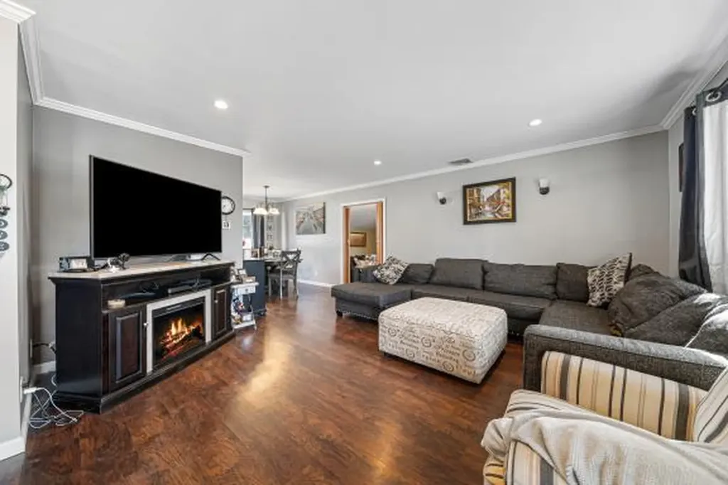 56 Wiltshire Drive Commack NY 11725