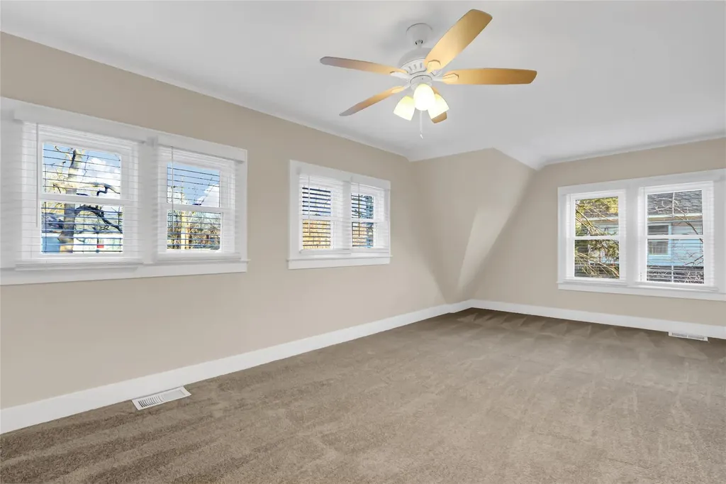 25 Prospect Place Riverhead NY 11901