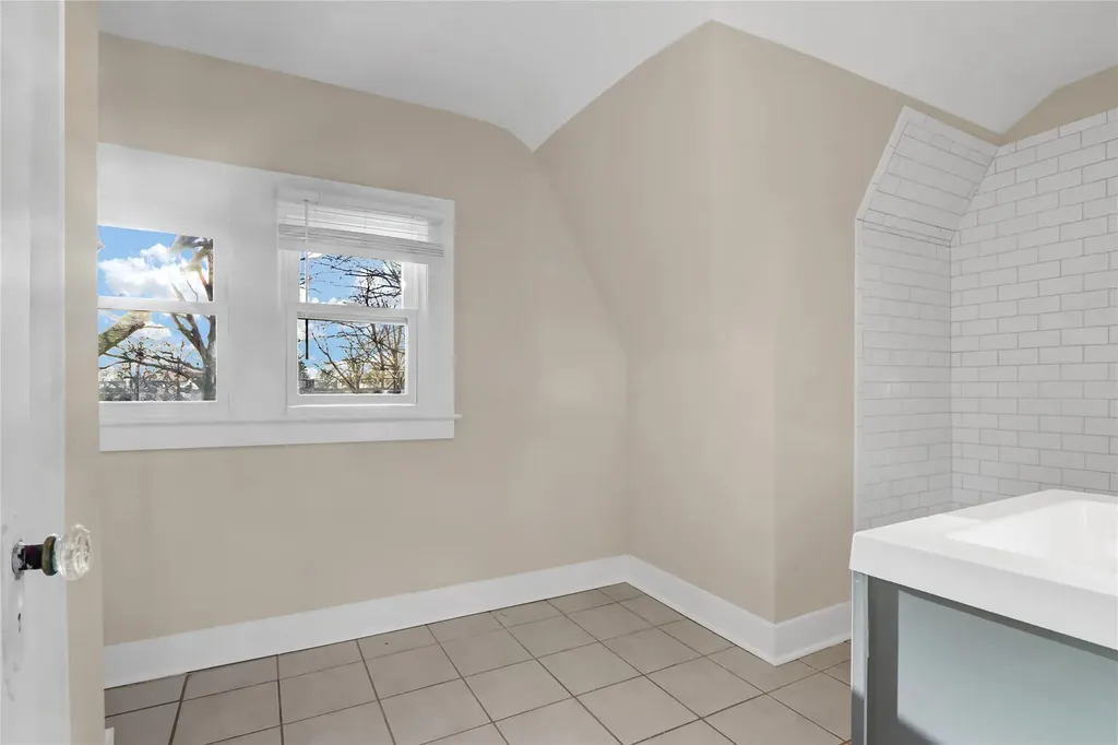 25 Prospect Place Riverhead NY 11901