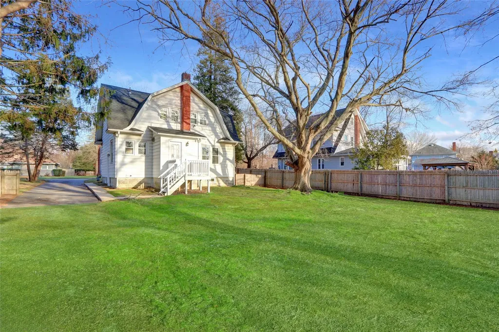 25 Prospect Place Riverhead NY 11901