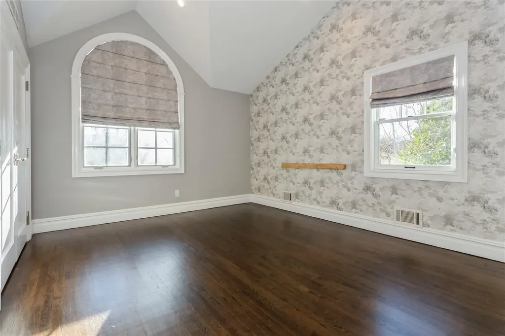 54 Barrett Road Lawrence NY 11559