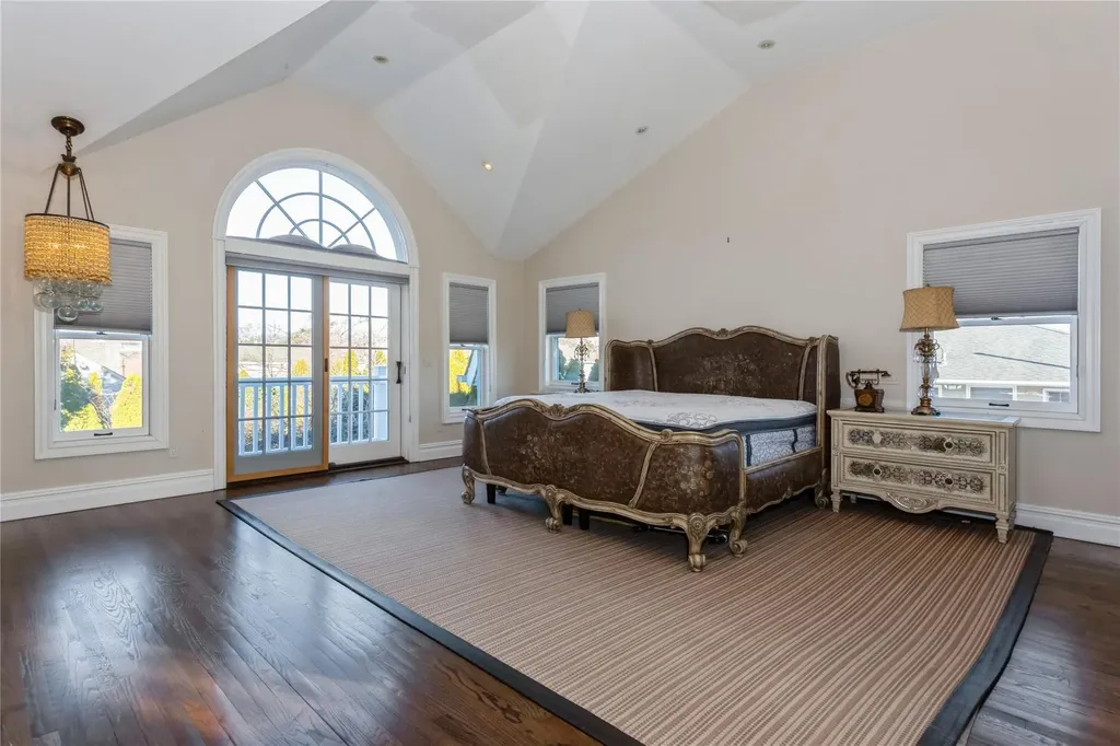 54 Barrett Road Lawrence NY 11559