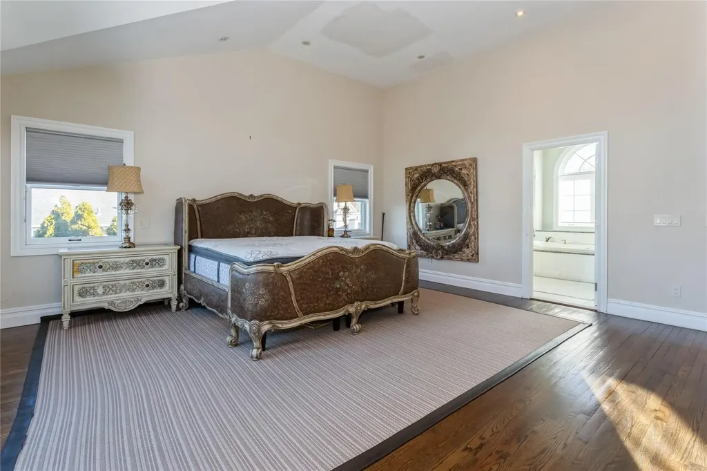 54 Barrett Road Lawrence NY 11559