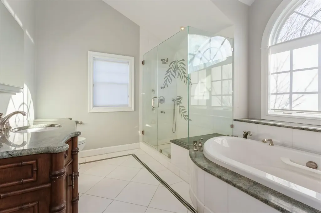 54 Barrett Road Lawrence NY 11559