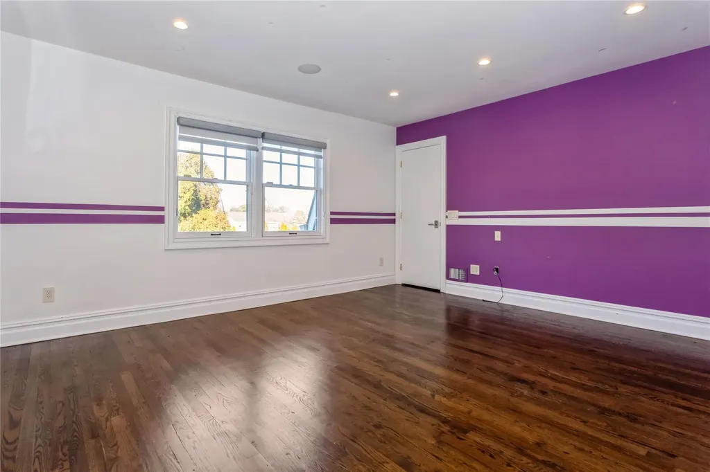 54 Barrett Road Lawrence NY 11559