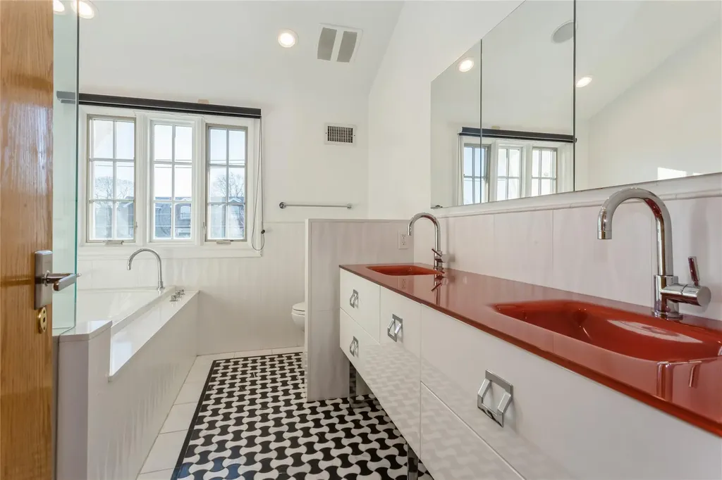 54 Barrett Road Lawrence NY 11559
