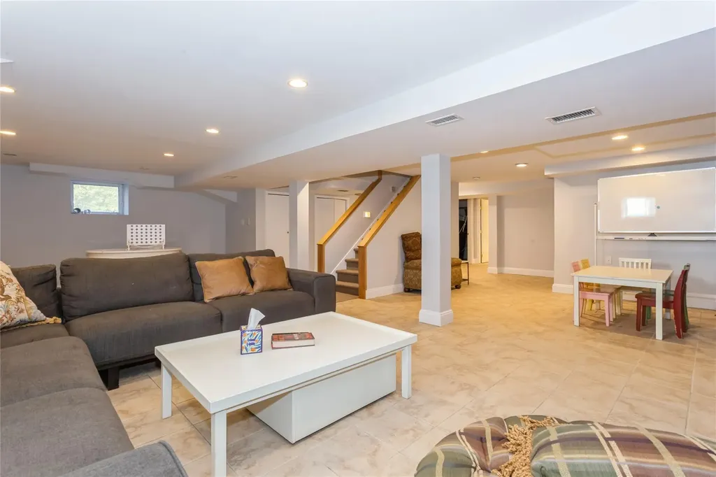 54 Barrett Road Lawrence NY 11559