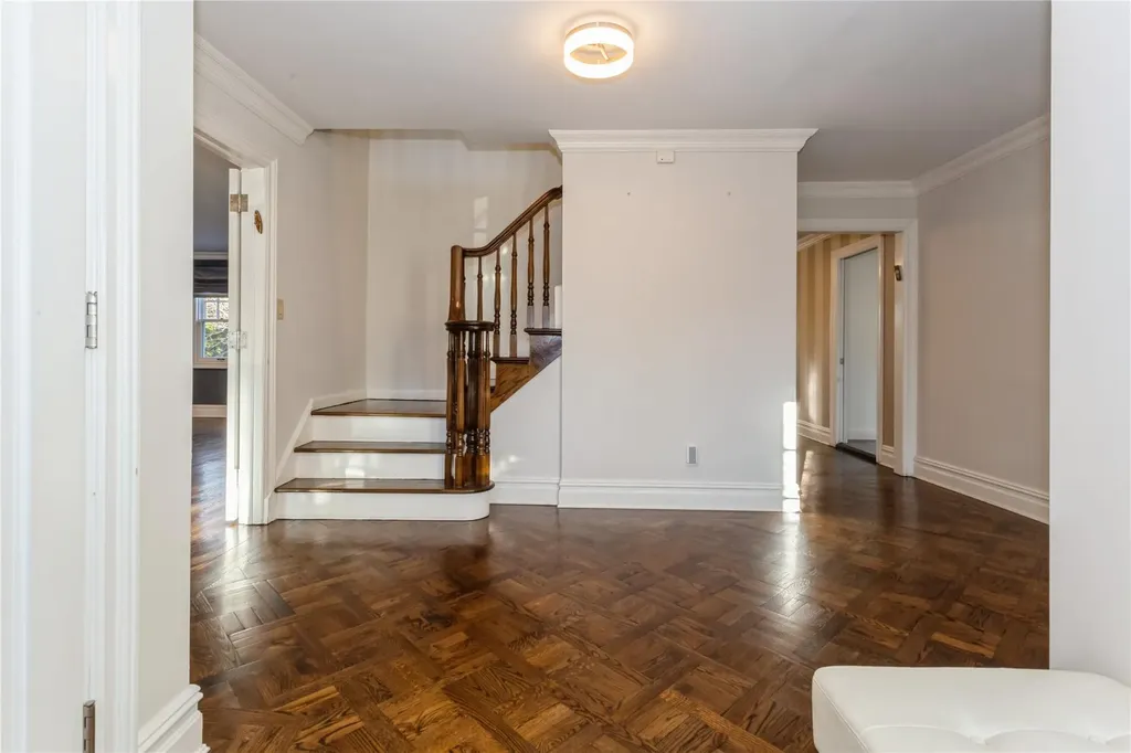 54 Barrett Road Lawrence NY 11559