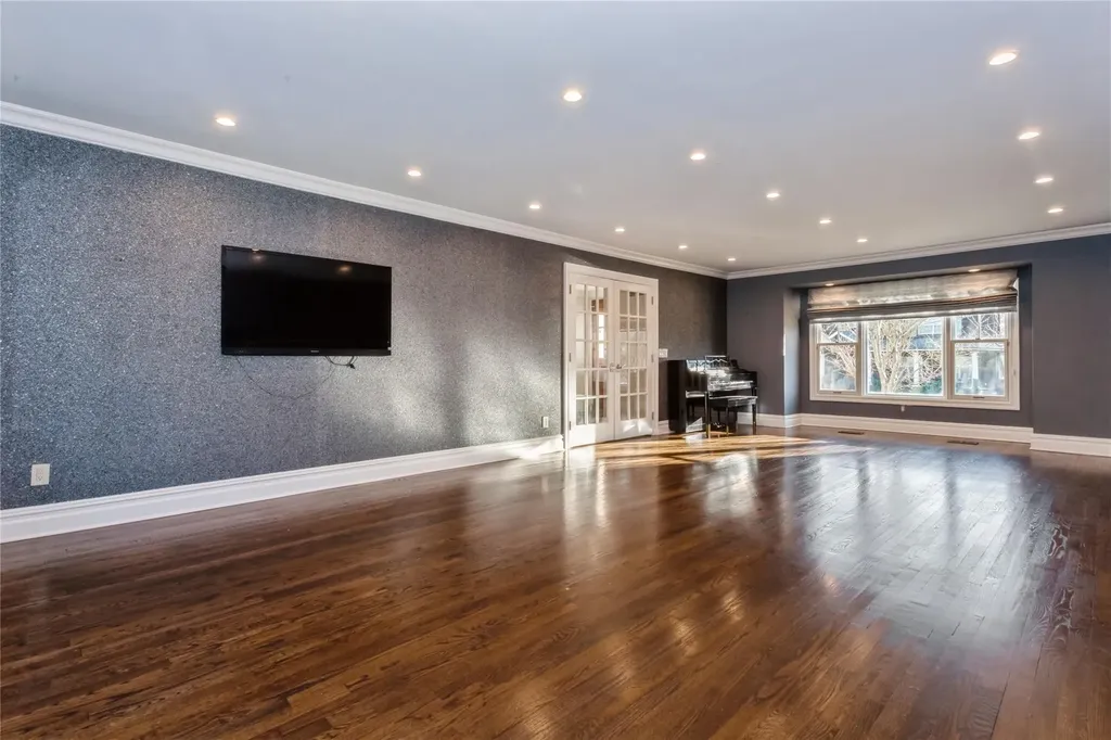 54 Barrett Road Lawrence NY 11559