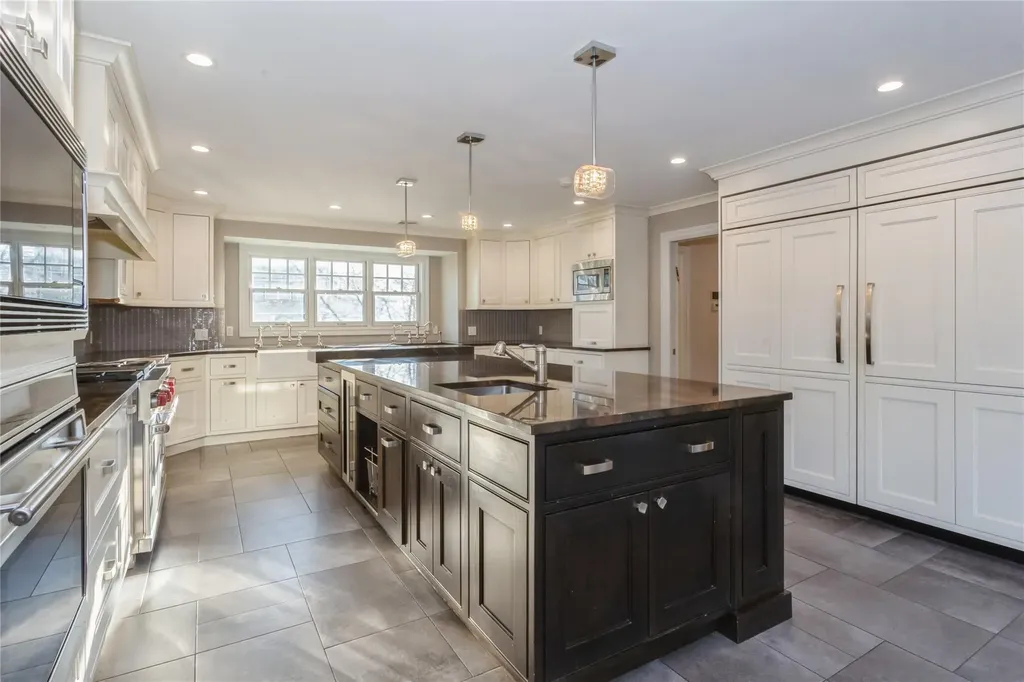 54 Barrett Road Lawrence NY 11559
