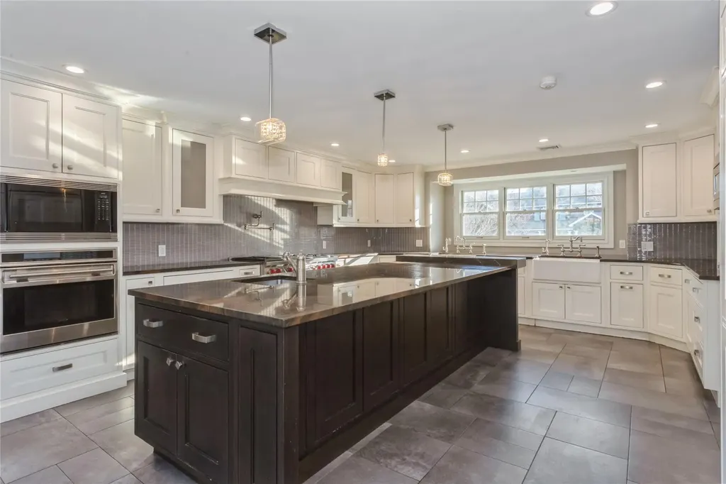 54 Barrett Road Lawrence NY 11559