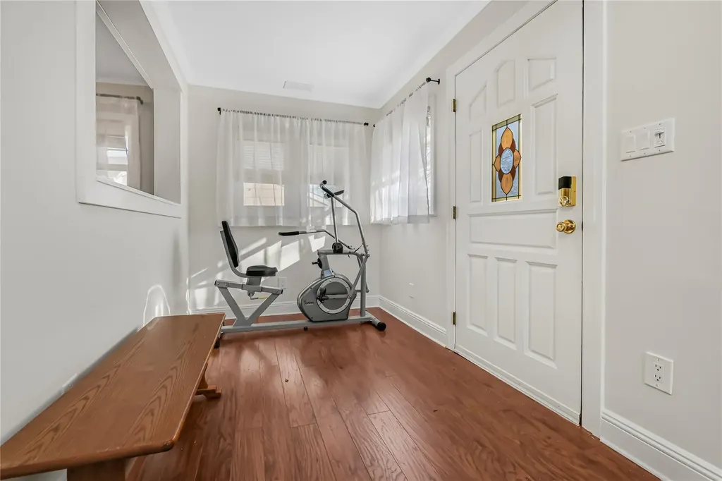 26 Princeton Place Merrick NY 11566
