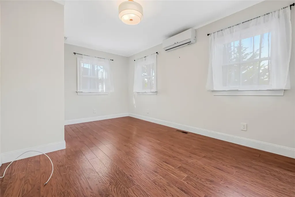 26 Princeton Place Merrick NY 11566