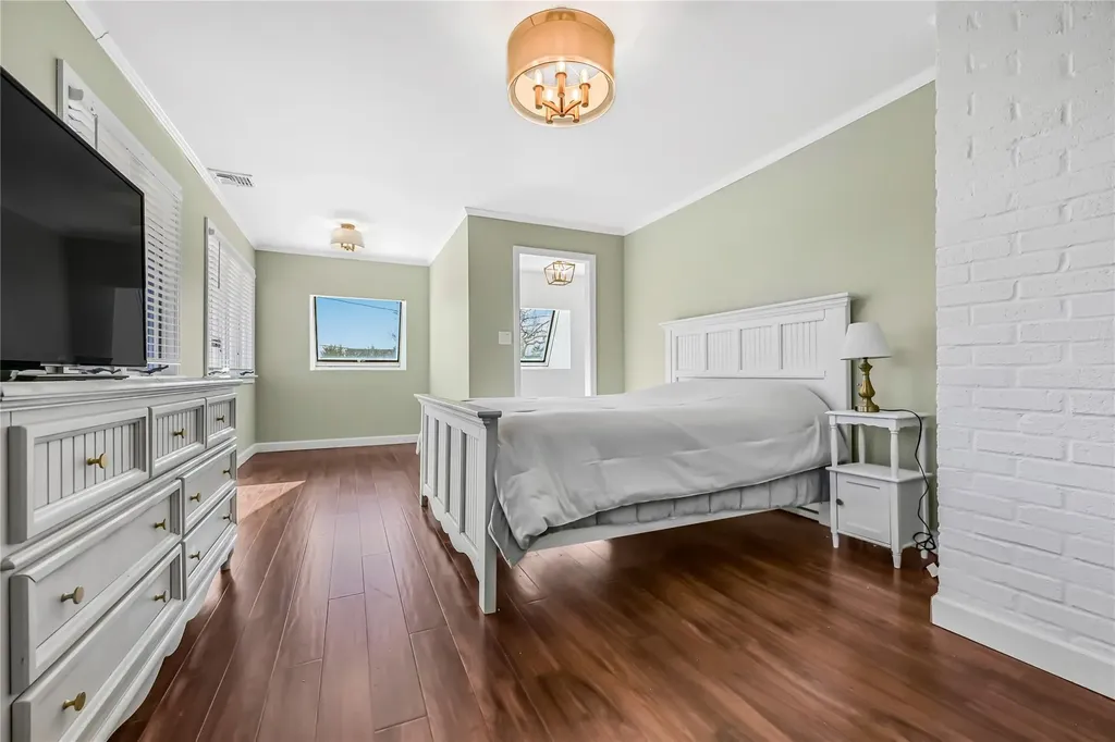 26 Princeton Place Merrick NY 11566