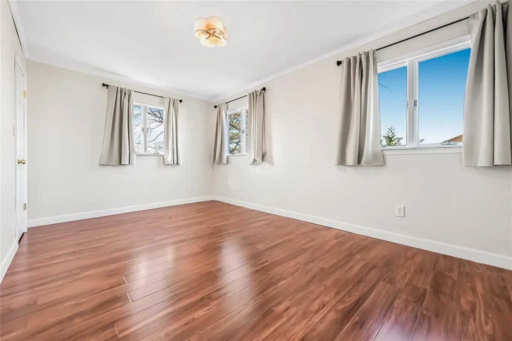 26 Princeton Place Merrick NY 11566