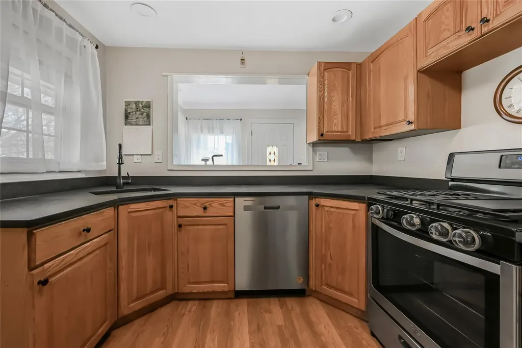 26 Princeton Place Merrick NY 11566