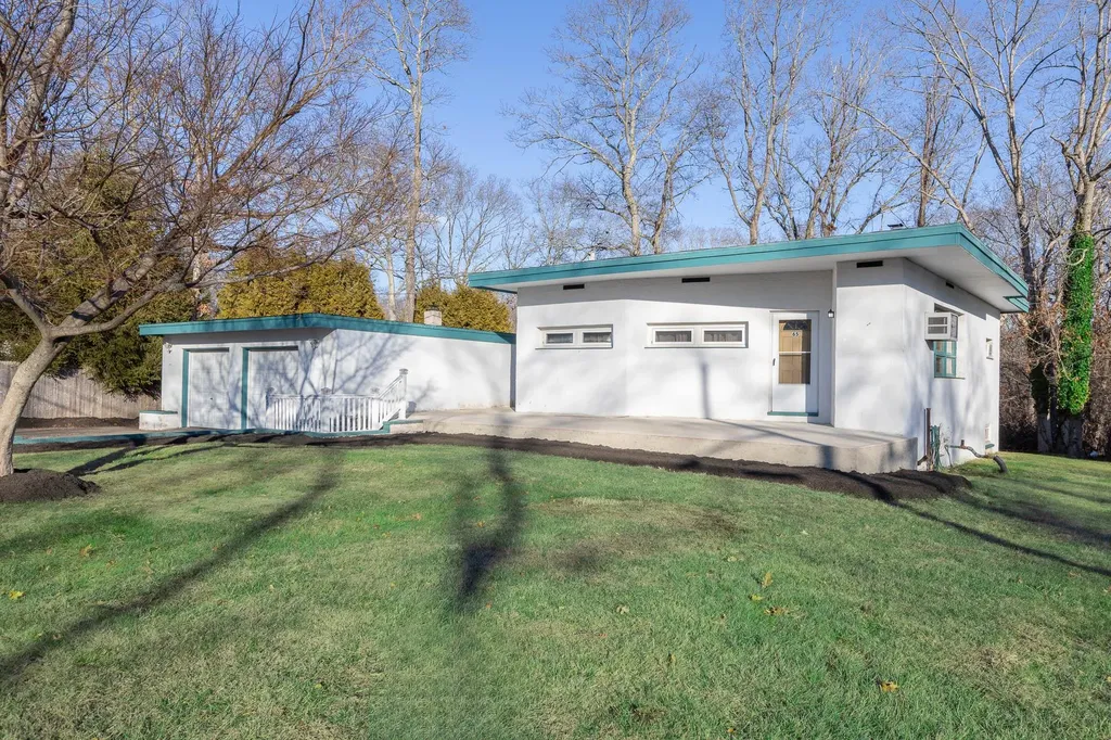 65 Corchaug Trail Ridge NY 11961