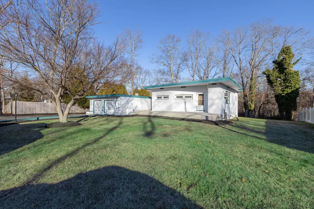 65 Corchaug Trail Ridge NY 11961