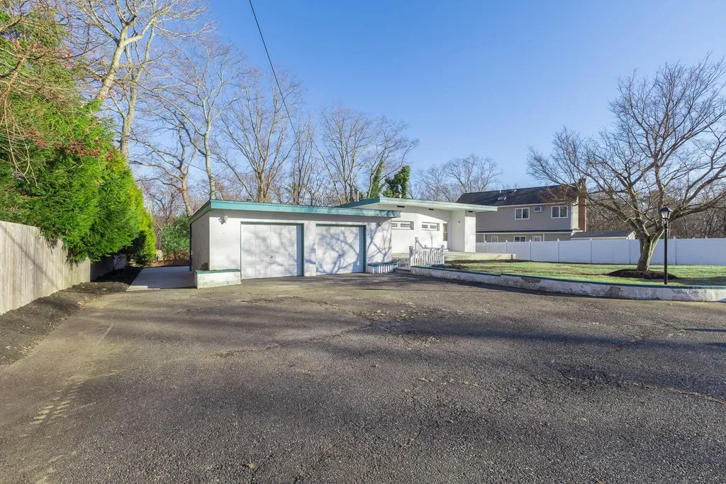 65 Corchaug Trail Ridge NY 11961