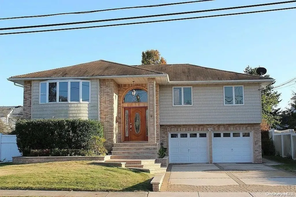 9 Comet Lane Massapequa NY 11758