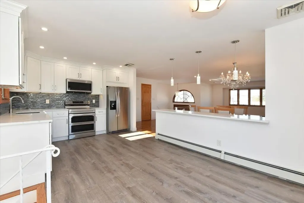 9 Comet Lane Massapequa NY 11758