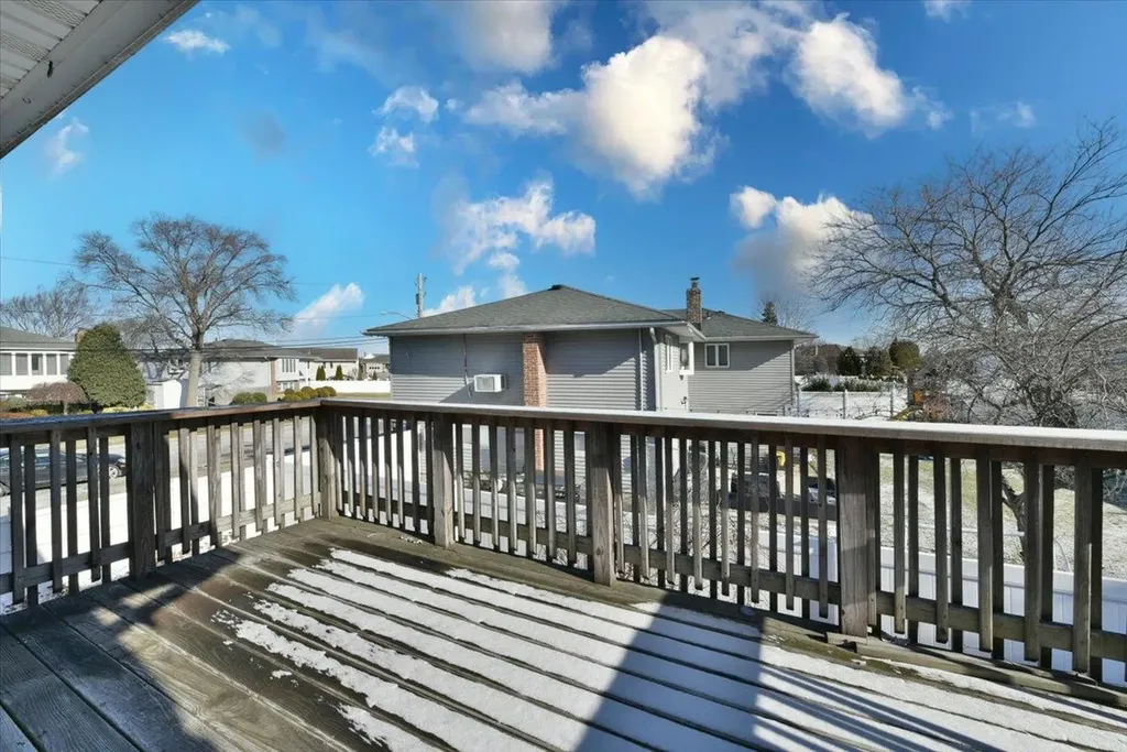 9 Comet Lane Massapequa NY 11758