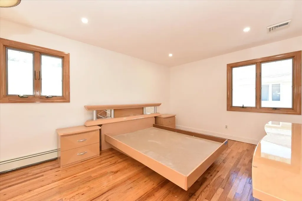 9 Comet Lane Massapequa NY 11758