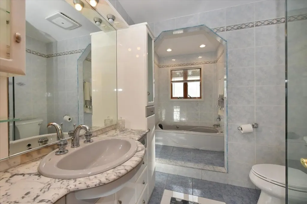 9 Comet Lane Massapequa NY 11758