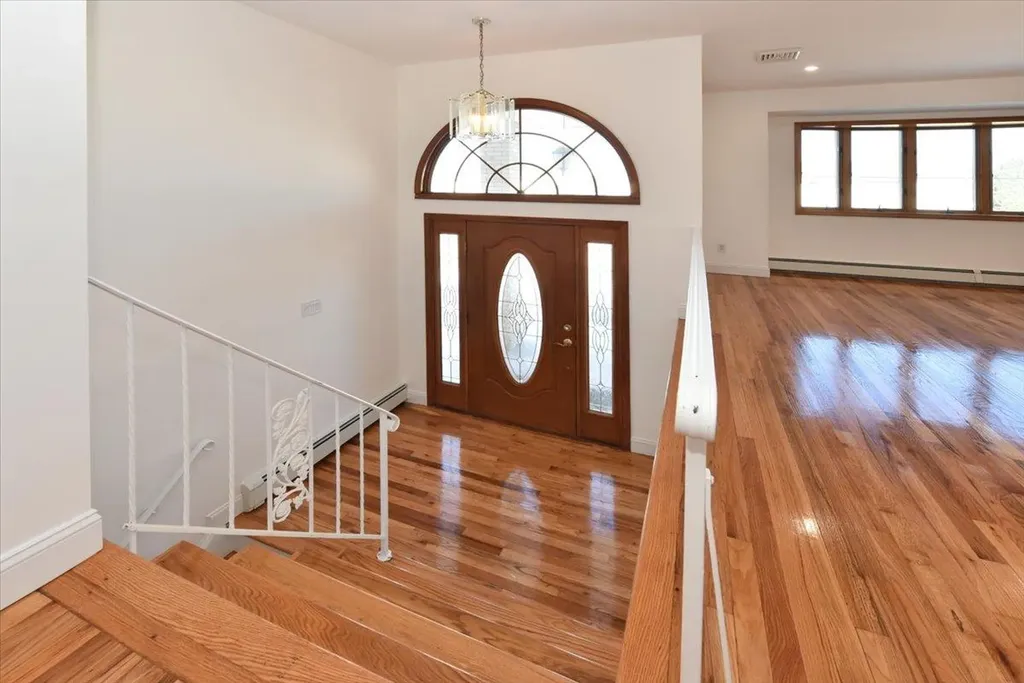 9 Comet Lane Massapequa NY 11758