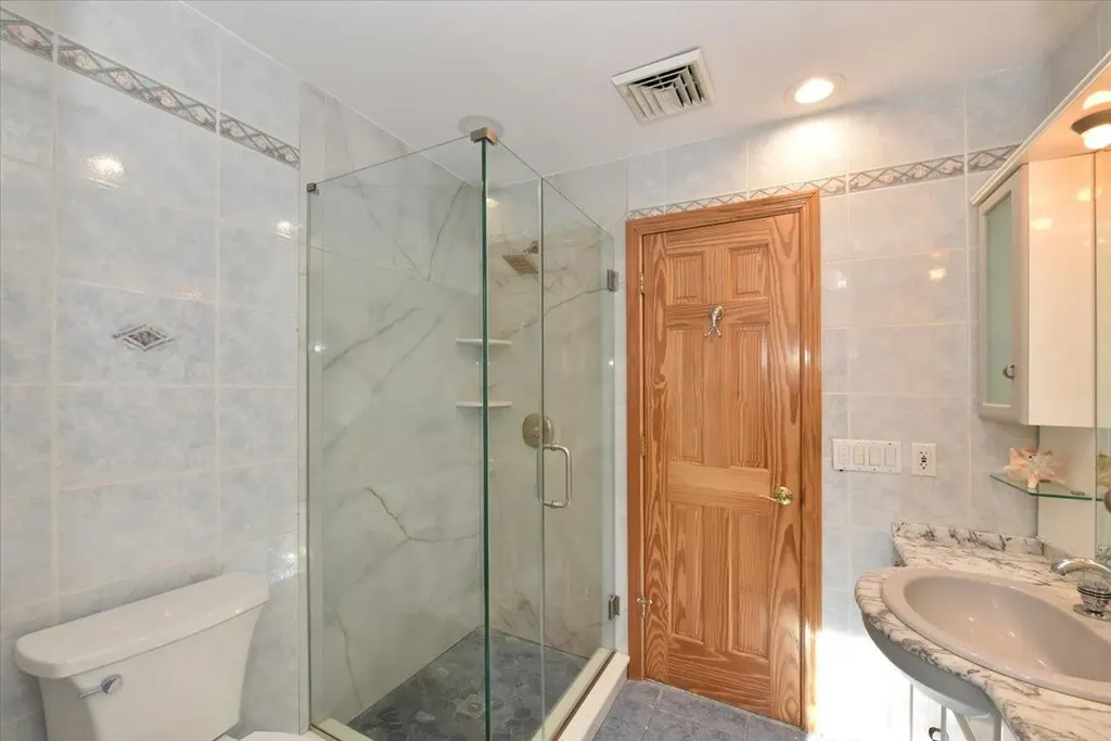 9 Comet Lane Massapequa NY 11758