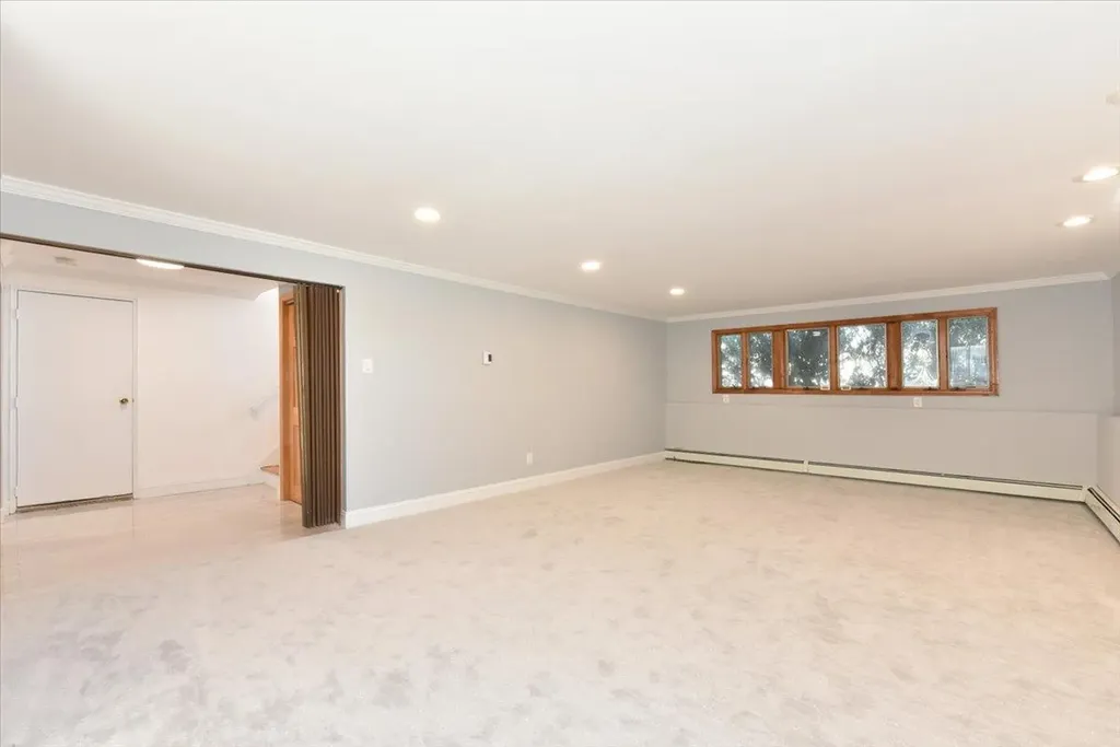 9 Comet Lane Massapequa NY 11758