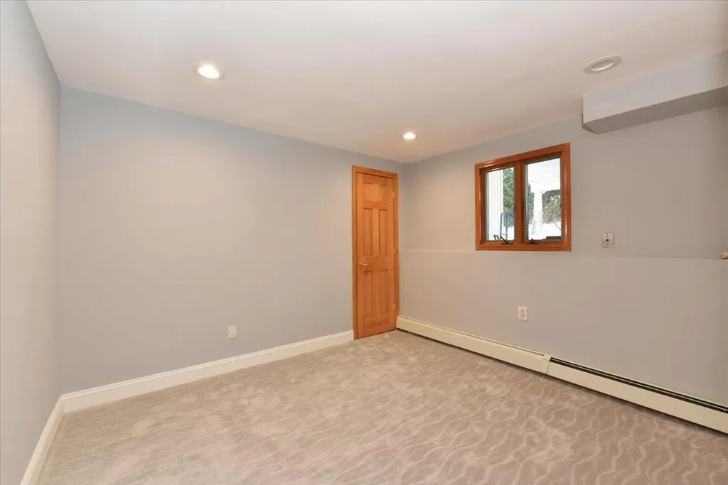 9 Comet Lane Massapequa NY 11758