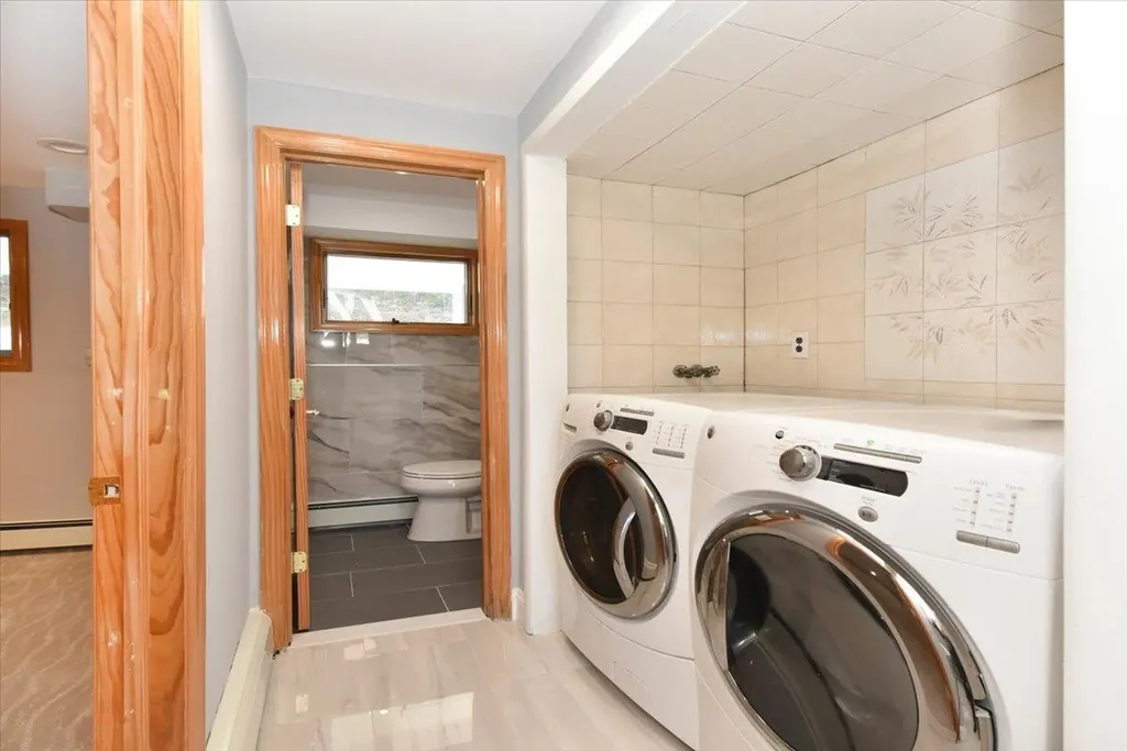 9 Comet Lane Massapequa NY 11758