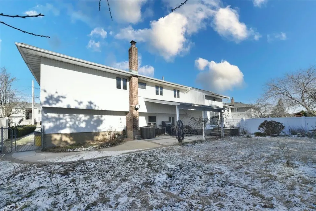 9 Comet Lane Massapequa NY 11758