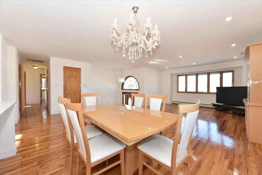 9 Comet Lane Massapequa NY 11758