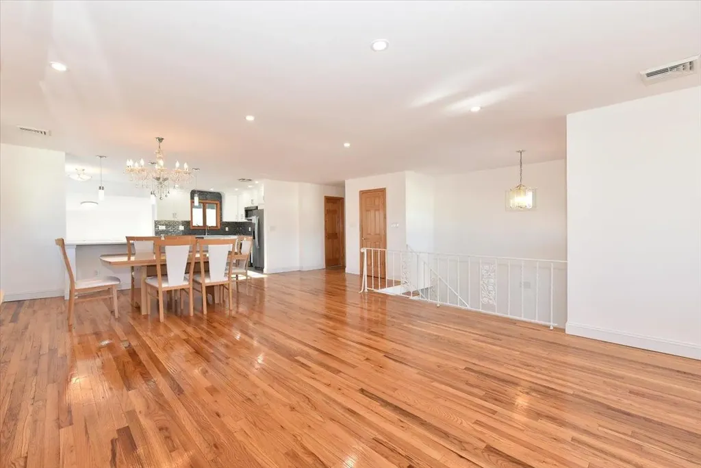 9 Comet Lane Massapequa NY 11758