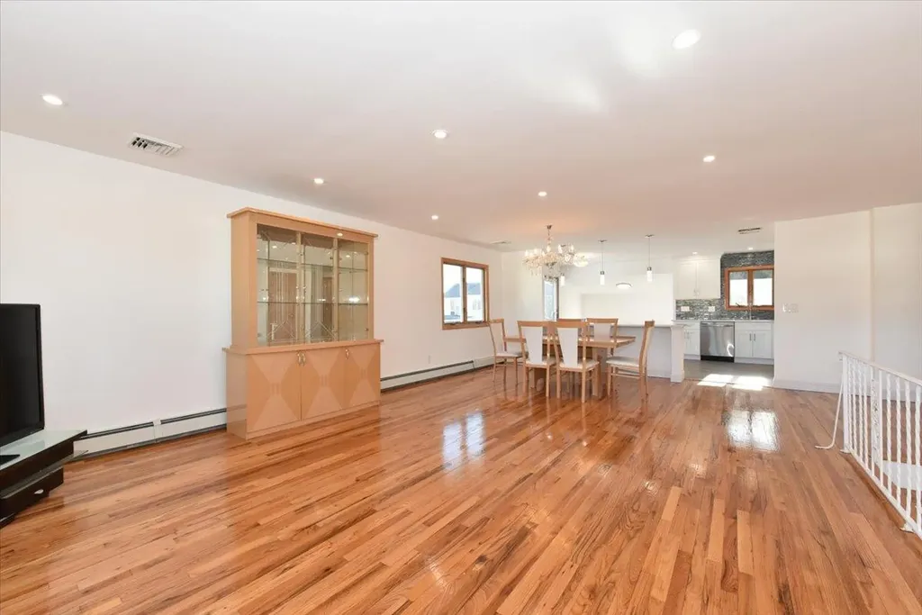 9 Comet Lane Massapequa NY 11758