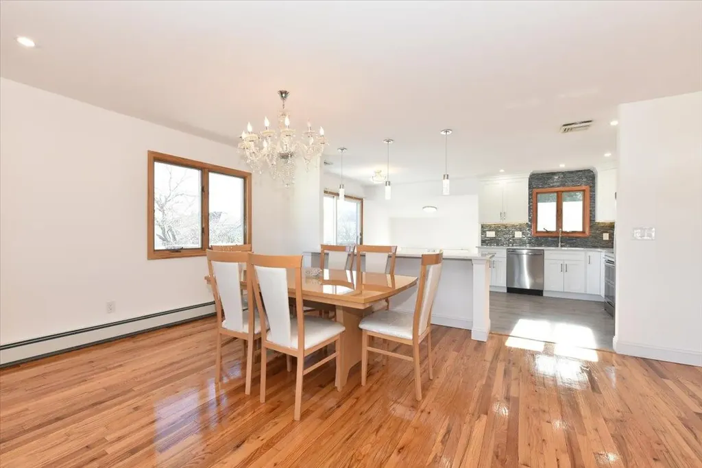 9 Comet Lane Massapequa NY 11758