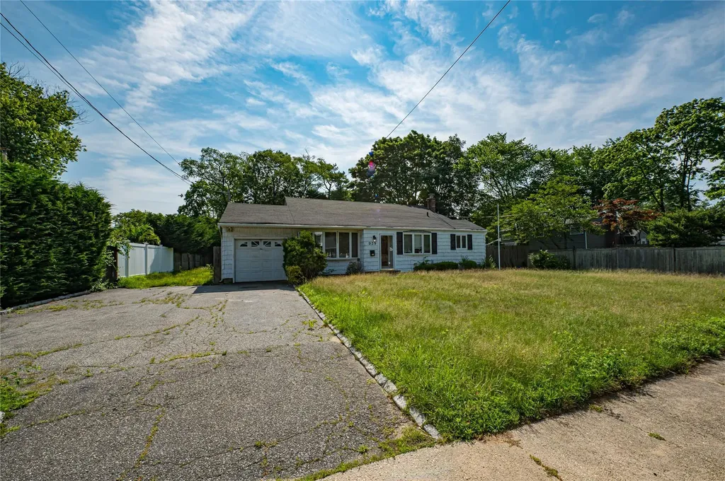 939 Thompson Drive Bay Shore NY 11706