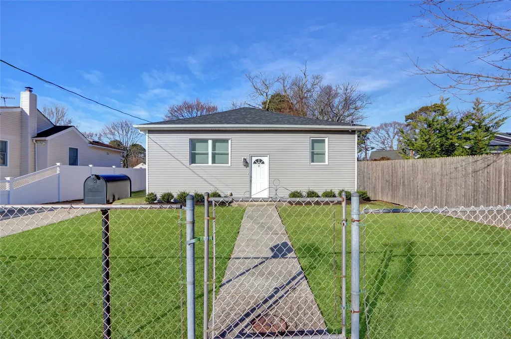 69 Doolittle Street Brentwood NY 11717