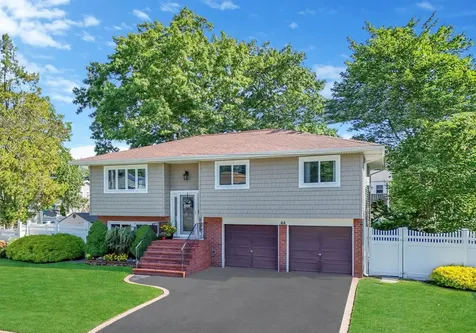44 N Kings Avenue Lindenhurst NY 11757