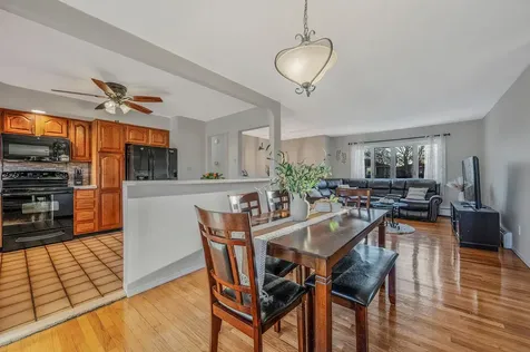 44 N Kings Avenue Lindenhurst NY 11757