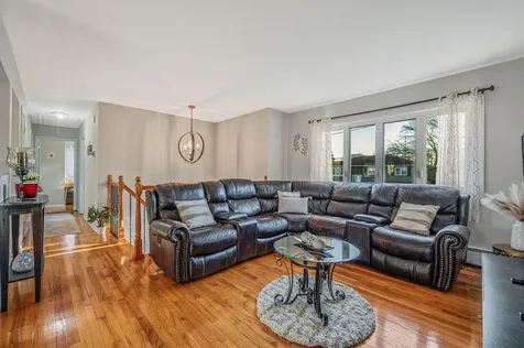 44 N Kings Avenue Lindenhurst NY 11757