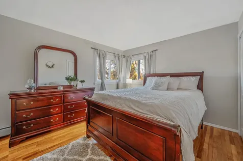 44 N Kings Avenue Lindenhurst NY 11757