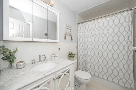 44 N Kings Avenue Lindenhurst NY 11757