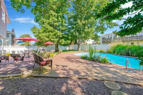 44 N Kings Avenue Lindenhurst NY 11757