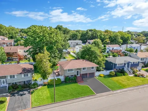 44 N Kings Avenue Lindenhurst NY 11757