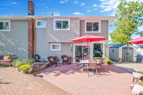 44 N Kings Avenue Lindenhurst NY 11757