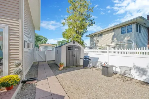 44 N Kings Avenue Lindenhurst NY 11757